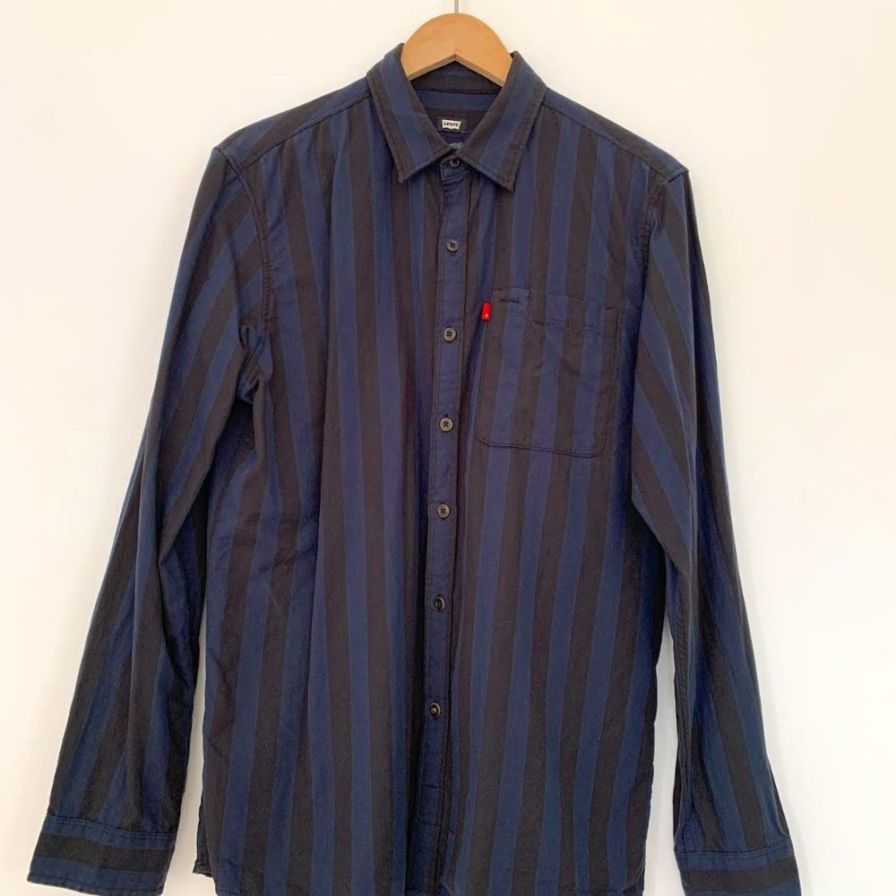 Levis size M long sleeve striped shirt